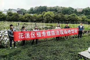 一起哈啤？泰勒-斯威夫特现场干完一杯啤酒